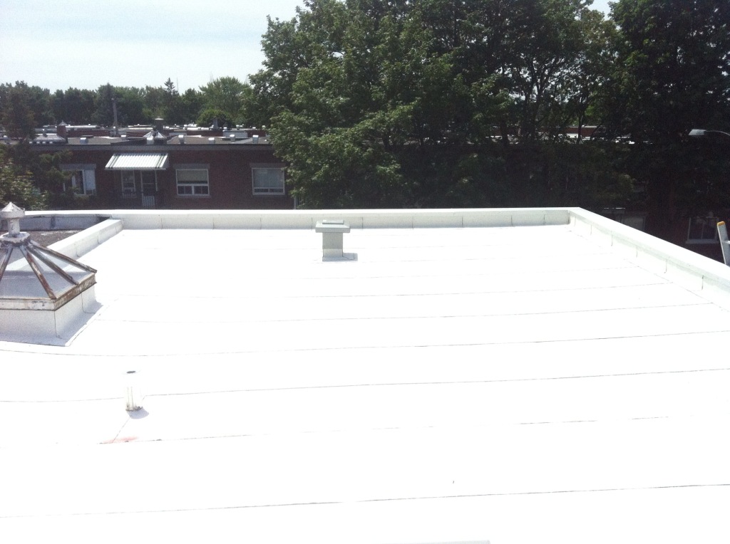 TOIT PLAT EN MEMBRANE BLANCHE